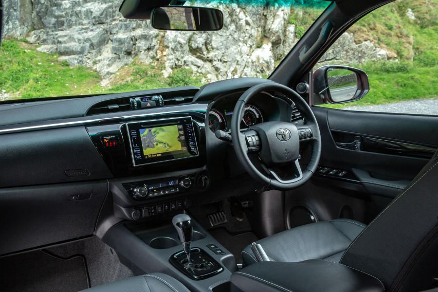  Toyota Hilux Invincible X Double Cab 2018 года  (UK) (фото 35 из 40)